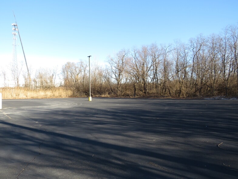 More Photos Of 1715 N Division St, Morris Unknown For Lease