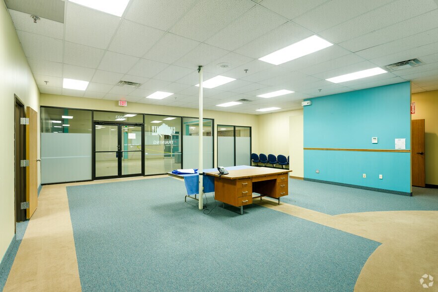 More Photos Of 35425 W Michigan Ave, Wayne Medical For Sale