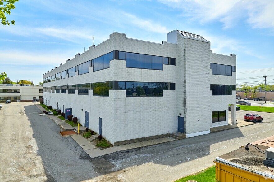 More Photos Of 3136 S Winton Rd, Rochester Office For Lease