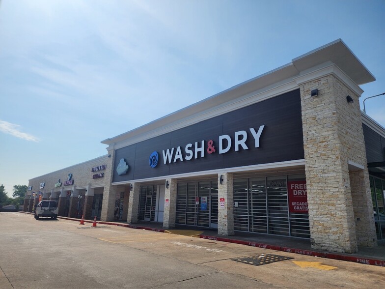 Primary Photo Of 1028-1052 W Camp Wisdom Rd, Dallas General Retail For Lease