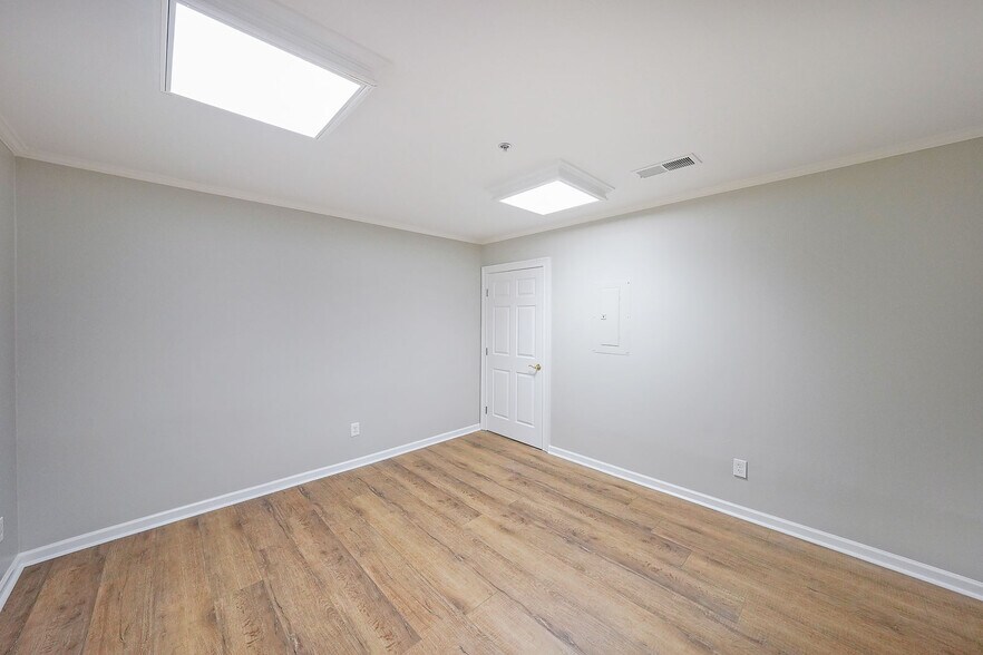 More Photos Of 1301 Shiloh Rd, Kennesaw Office For Sale