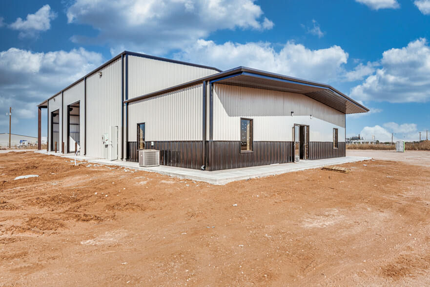 Primary Photo Of 3106 W County Rd 135, Midland Warehouse For Lease