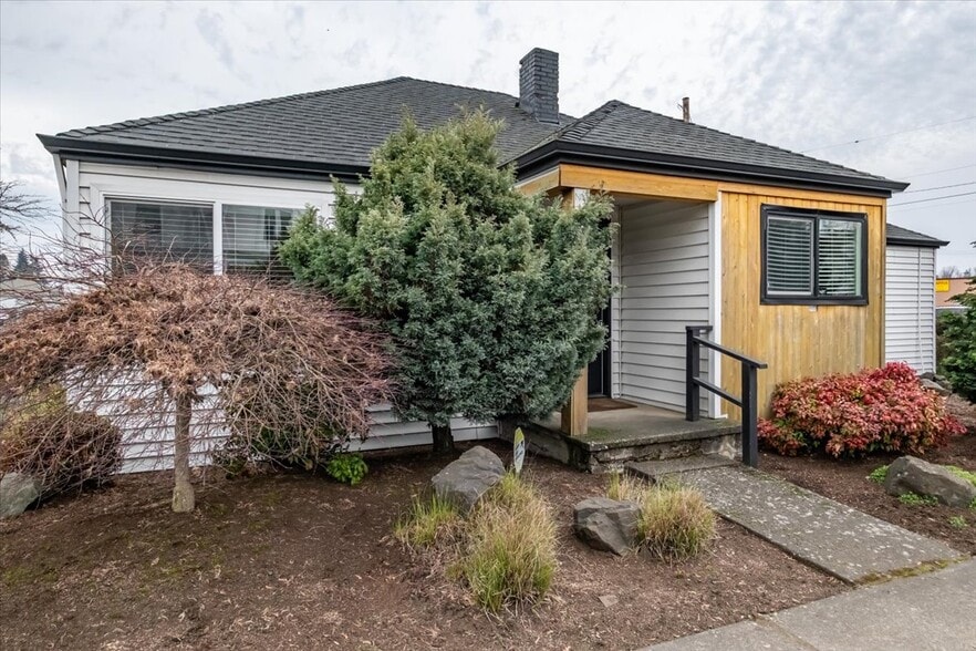 More Photos Of 410 N 1st Ave, Stayton Office For Sale