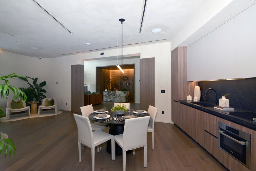 More Photos Of 13750 Biscayne Blvd, North Miami Beach Unknown For Lease