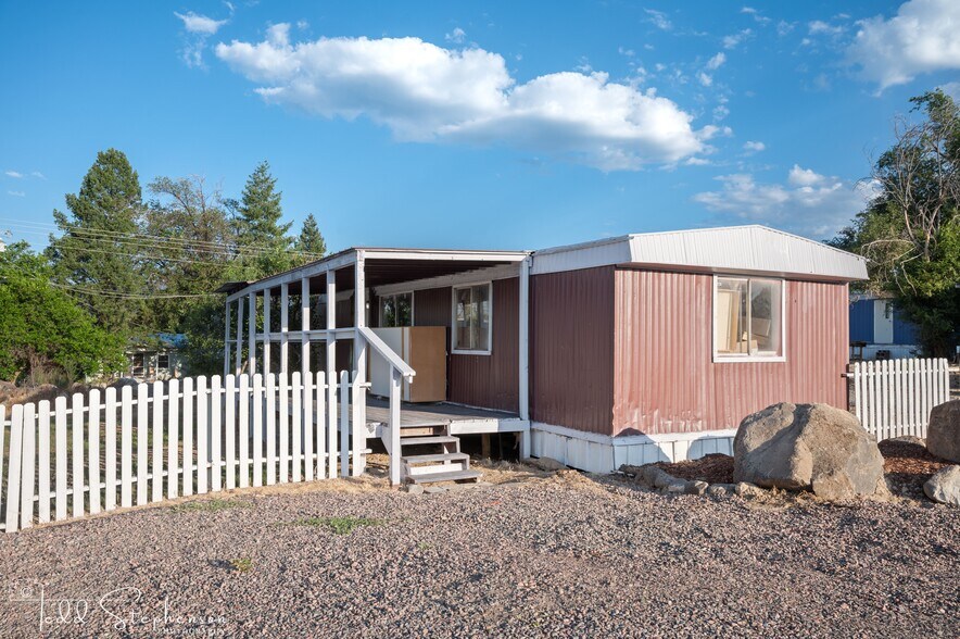 More Photos Of 810 NW Cedar Ave, Cedaredge Manufactured Housing Mobile Home Park For Sale