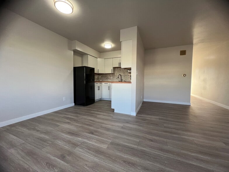 More Photos Of 412-418 W Meeker St, Kent Apartments For Sale