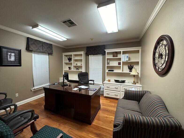 More Photos Of 12320 Burnside ave, Gonzales Office For Sale