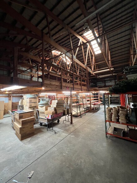 More Photos Of 565 Union Ave, Middlesex Flex For Sale