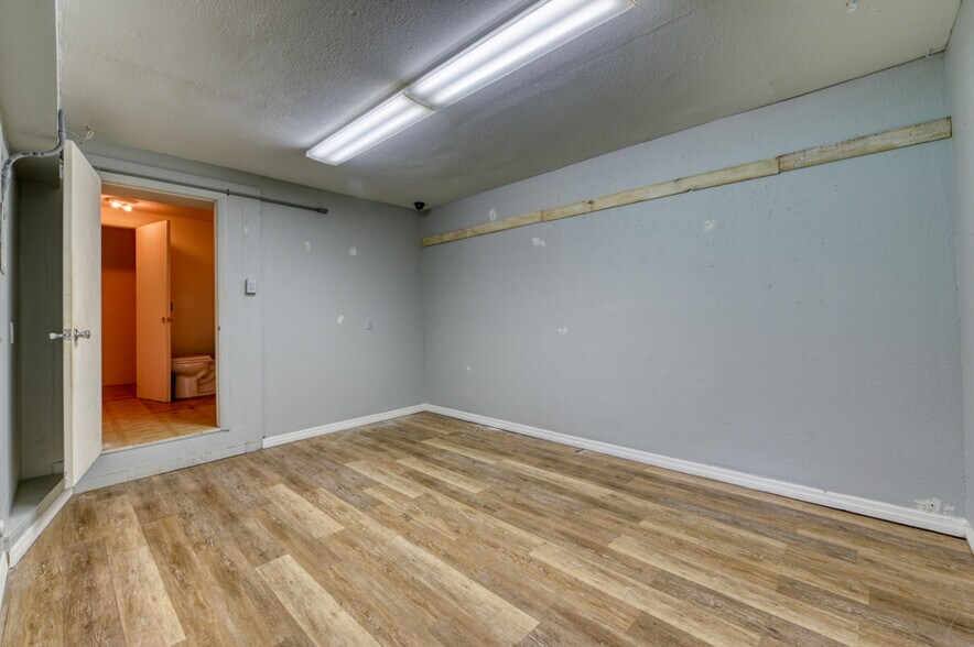 More Photos Of 1328 3rd St N, Jacksonville Beach Office For Lease