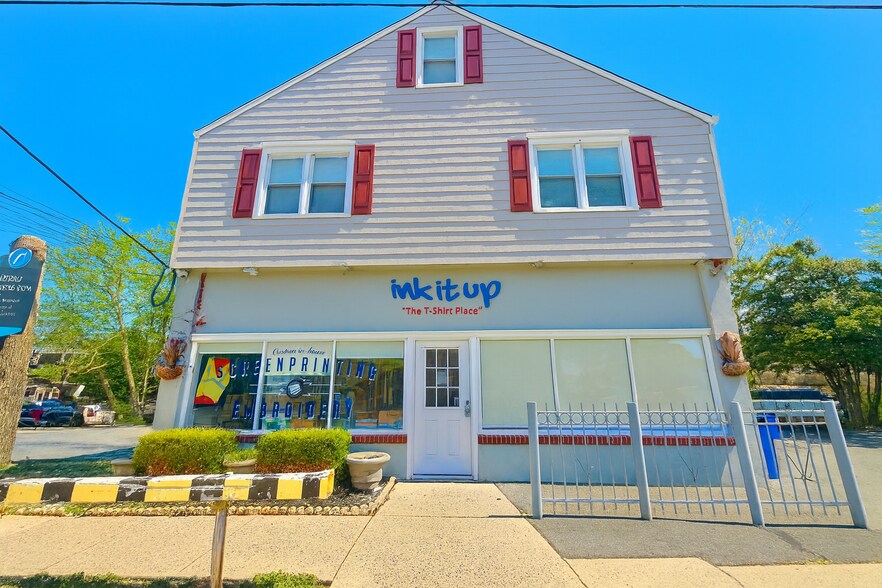 Primary Photo Of 151 E Prospect Ave, Mamaroneck General Retail For Sale