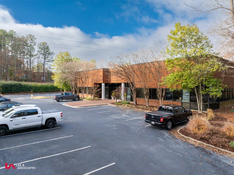 More Photos Of 2800 Colonnades Ct, Peachtree Corners Light Distribution For Lease