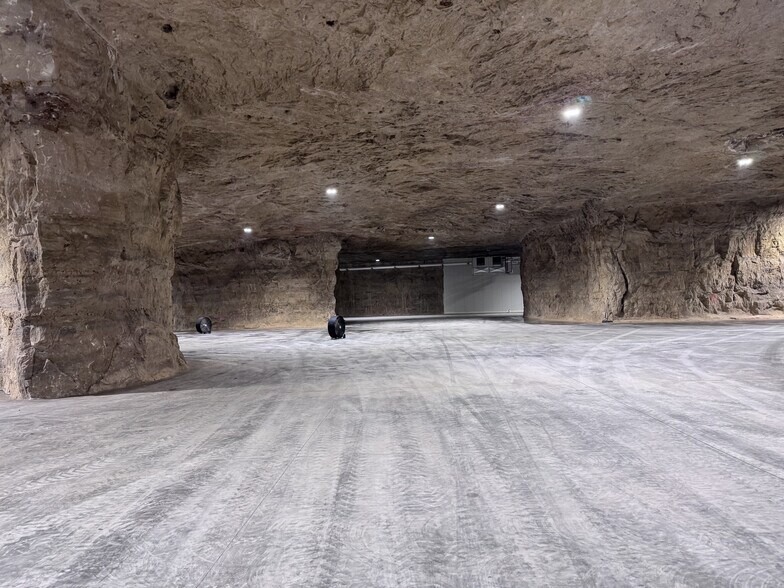 More Photos Of 1042 Hardrock Lane Ln, Valmeyer Refrigeration Cold Storage For Lease