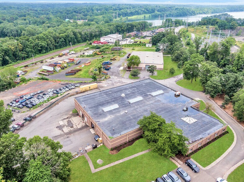 More Photos Of 50 Snake Hill Rd, West Nyack Warehouse For Lease