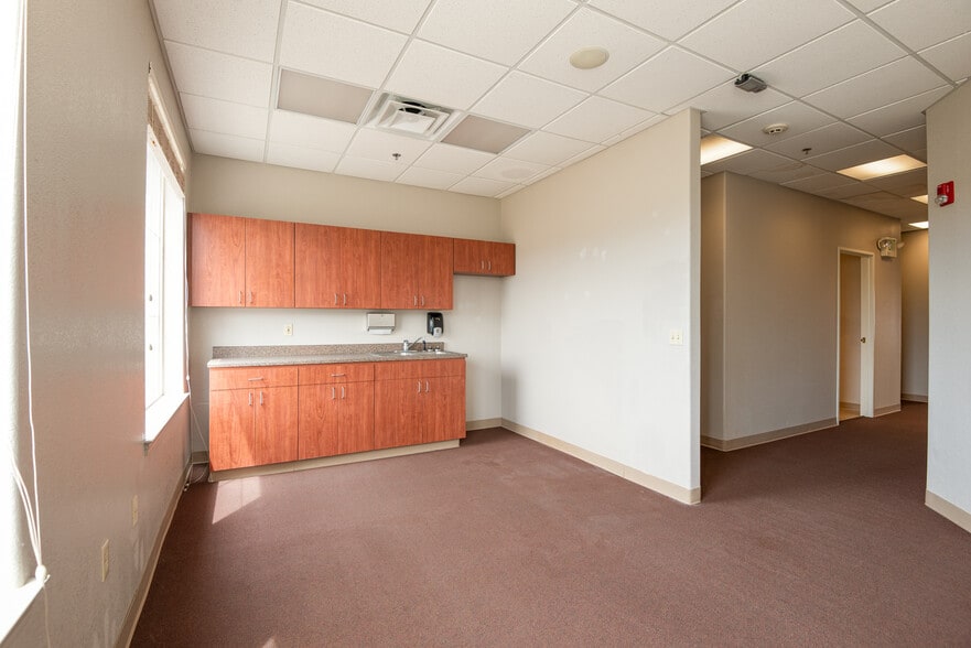 More Photos Of 5 Pine Cone Rd, Dayton Office For Sale