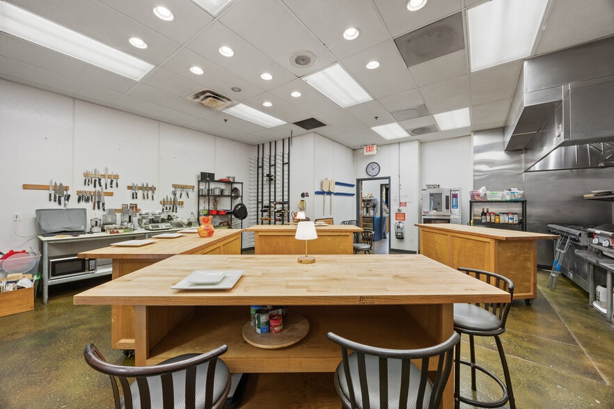 More Photos Of 145 Hilden Rd, Ponte Vedra Storefront For Sale