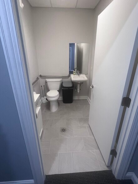 More Photos Of 405 Illinois Ave, St Charles Office For Lease