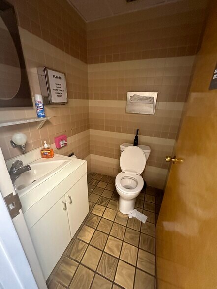More Photos Of 314 W 14th St, New York Medical For Lease
