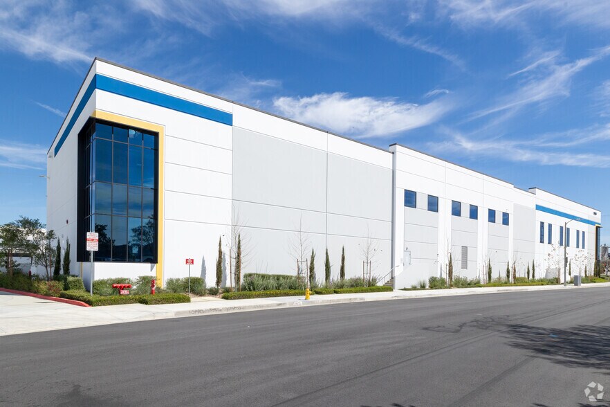 Primary Photo Of 16161 Raymer St, Van Nuys Industrial For Lease