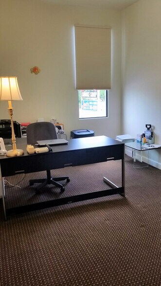More Photos Of 7910 N Tamiami Trl, Sarasota Office For Lease