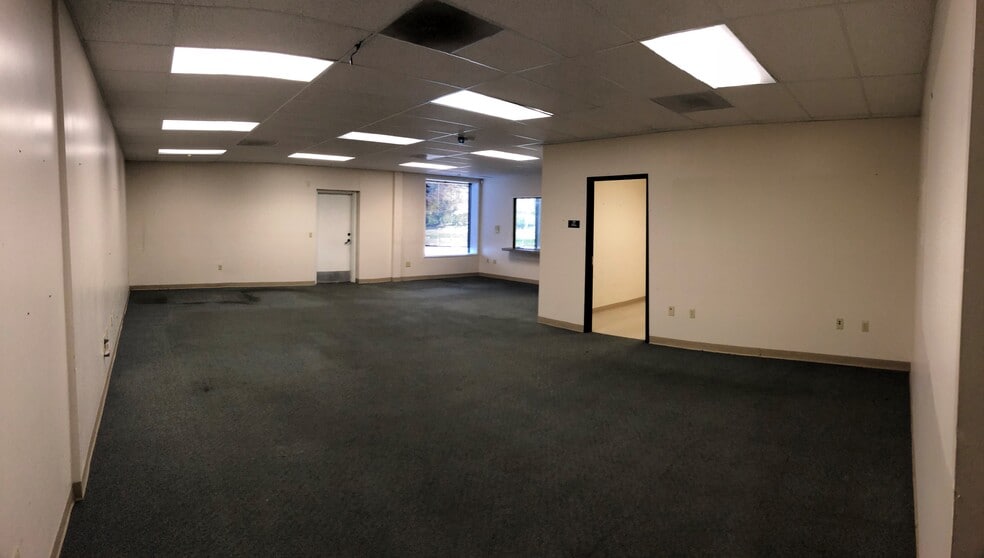 More Photos Of 7717 Edgewater Dr, Oakland Office For Sale