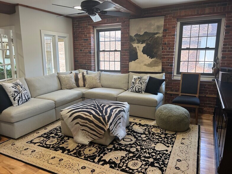 More Photos Of 7 Water St, Amesbury Loft Creative Space For Lease
