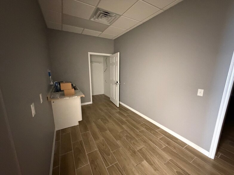 More Photos Of 1850 Whitfield Ave, Sarasota Industrial For Lease