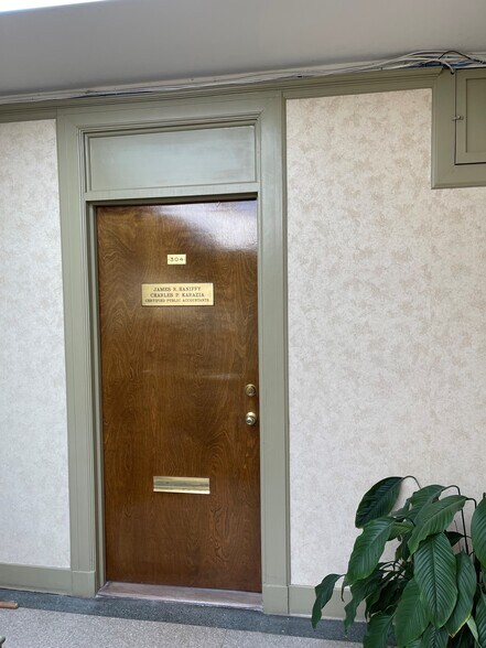 More Photos Of 1527 Franklin Ave, Mineola Office For Lease
