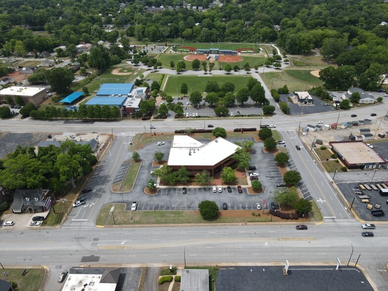 More Photos Of 1101 N Main St, Anderson Office For Sale