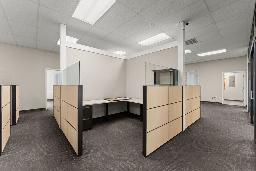 More Photos Of 3917 Old Flowery Branch Rd, Oakwood Flex For Lease