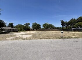 More Photos Of 16300 Summit Dr, Austin Specialty For Lease