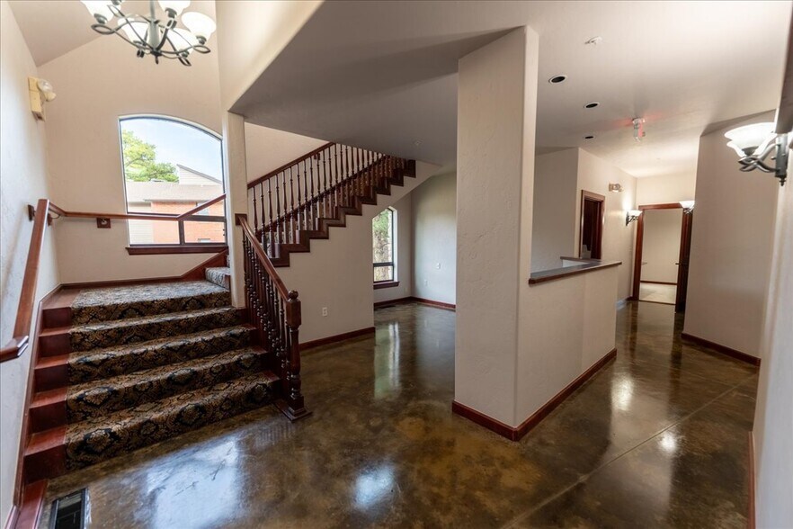 More Photos Of 4242 N Meridian Ave, Oklahoma City Office For Sale