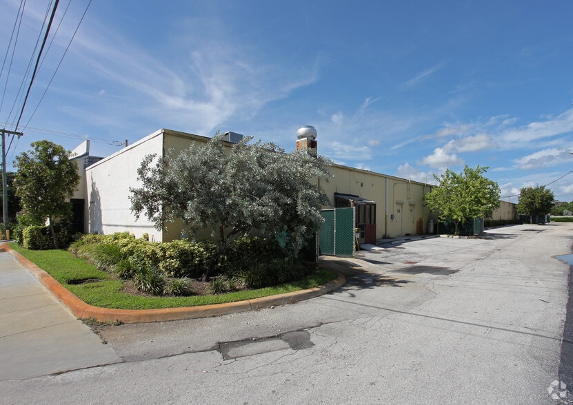 More Photos Of 79-199 E Oakland Park Blvd, Fort Lauderdale Freestanding For Lease