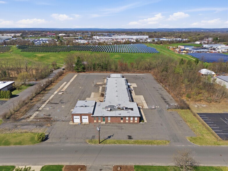 More Photos Of 100 Progress Ave, Springfield Truck Terminal For Lease