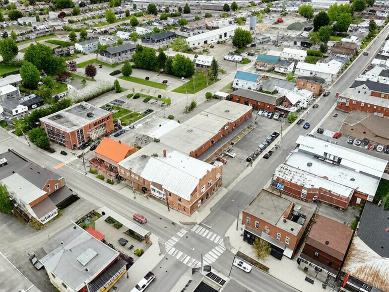 More Photos Of 1578 Av Saint-Louis, Plessisville General Retail For Sale