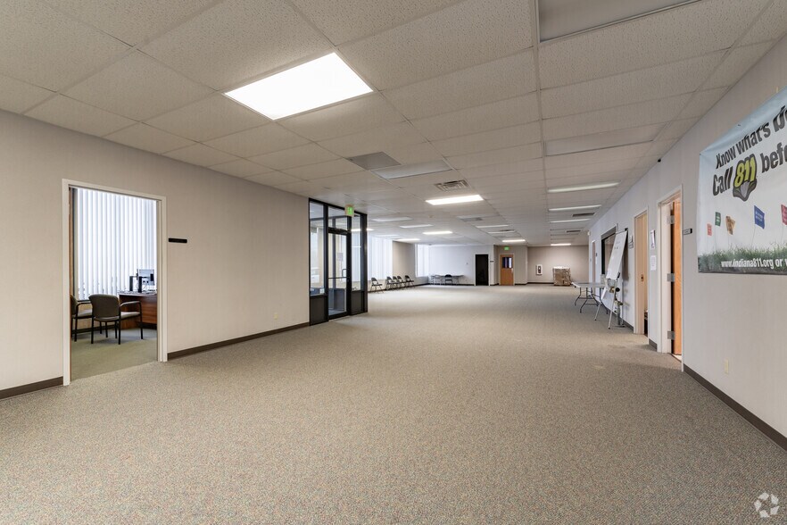 More Photos Of 8645 E Backwater Rd, North Webster Showroom For Sale
