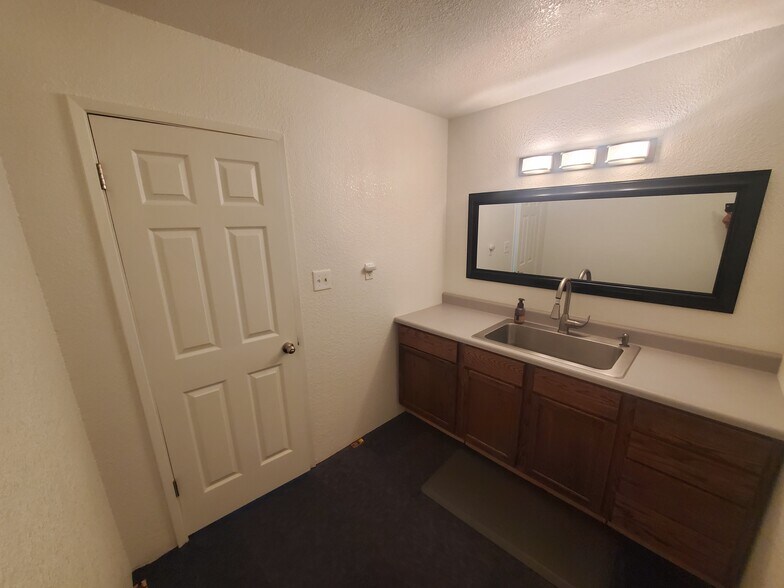 More Photos Of 14165 Market St, Walnut Grove Showroom For Sale