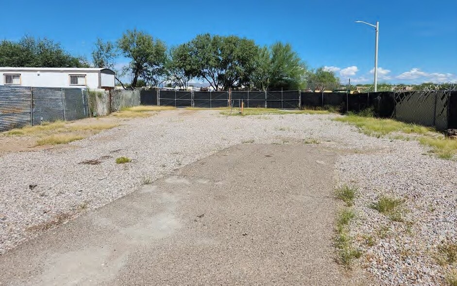 More Photos Of 6800 N Camino Martin, Tucson Warehouse For Lease