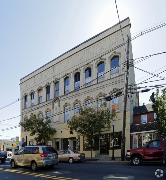 More Photos Of 1-5 W Washington Ave, Washington Apartments For Sale