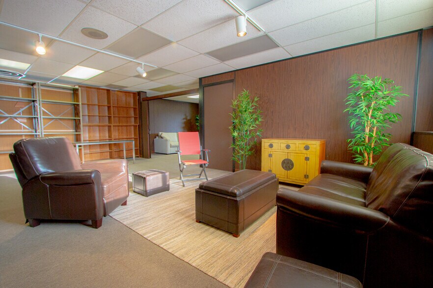 More Photos Of 3533 S Archer Ave, Chicago Office For Lease