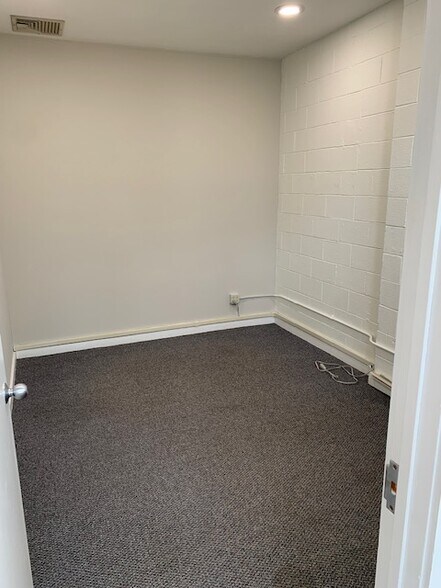 More Photos Of 12425 Knoll Rd, Elm Grove Loft Creative Space For Lease