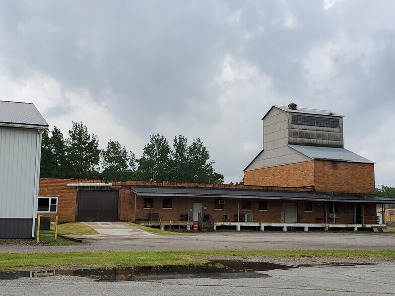 More Photos Of 320 Park St, Coloma Industrial For Sale