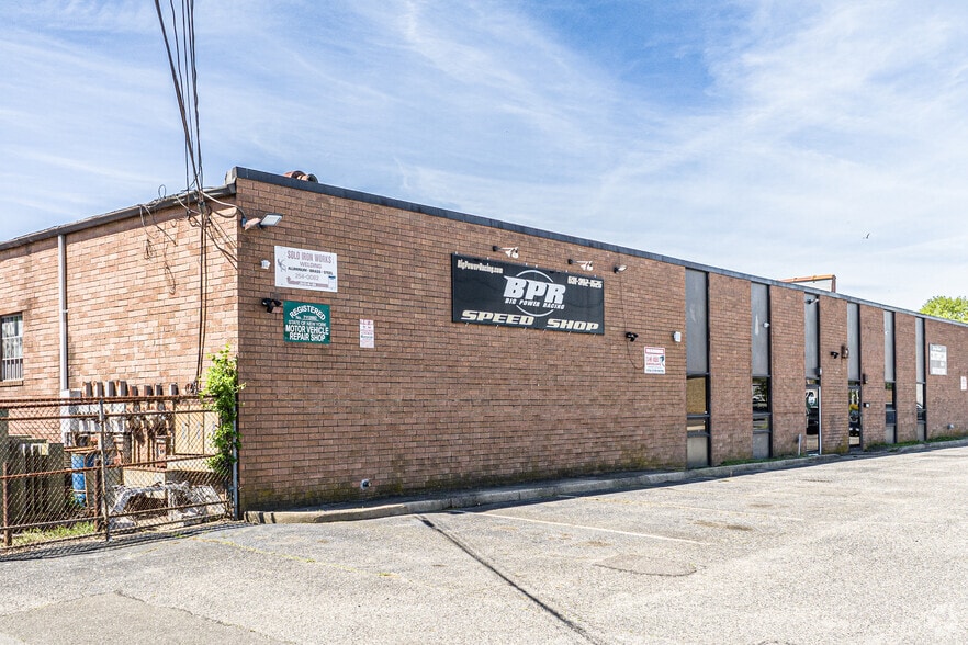 Primary Photo Of 194-204 N Fehr Way, Bay Shore Warehouse For Lease