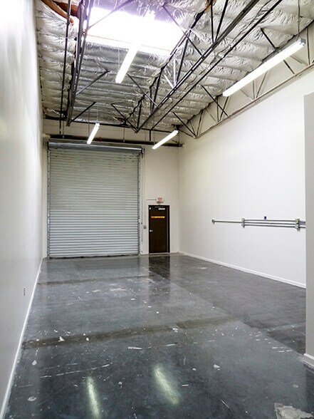 More Photos Of 7770 Duneville St, Las Vegas Distribution For Lease