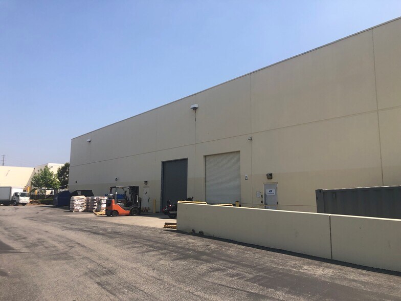 More Photos Of 2705 Media Center Dr, Los Angeles Warehouse For Lease