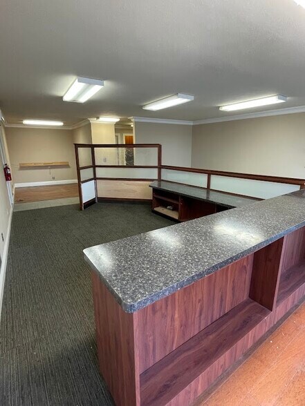 More Photos Of 943-945 Airport Blvd, South San Francisco Service For Sale
