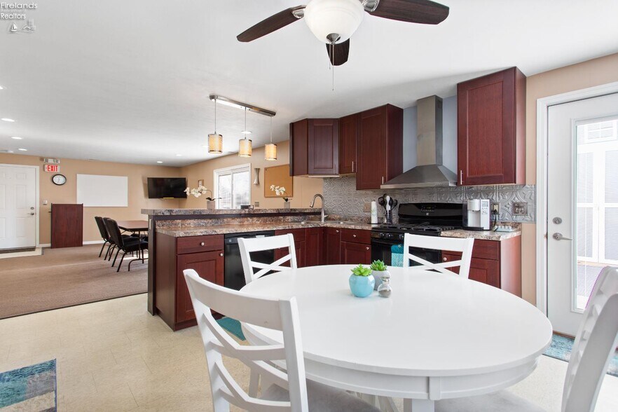 More Photos Of 5414 Homegardner Rd, Castalia Apartments For Sale