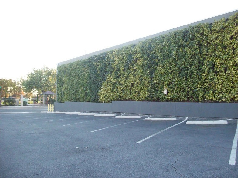 More Photos Of 2705-2707 W Empire Ave, Burbank Manufacturing For Lease