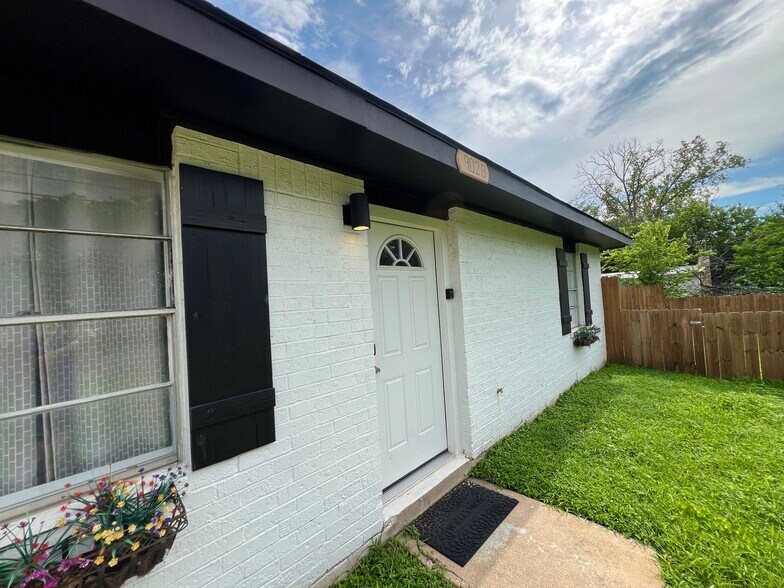 More Photos Of 902 E Highway St, Fredericksburg Specialty For Sale