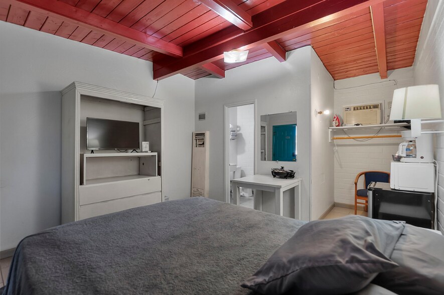 More Photos Of 20 E Doe St, Nogales Hotel For Sale