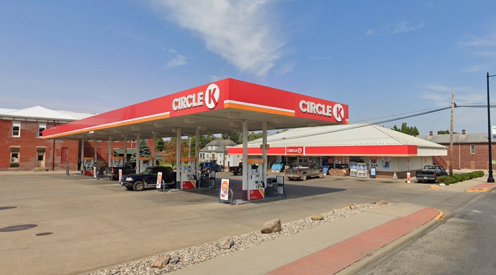 More Photos Of 103 W Jourdan St, Newton Convenience Store For Sale
